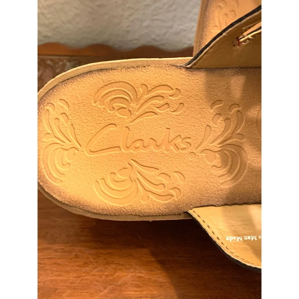 CLARKS WOMEN WEDGE SANDALS 8.5 RED VEGAN LEATHER SHIMMER CORK HEEL SUMMER RESORT